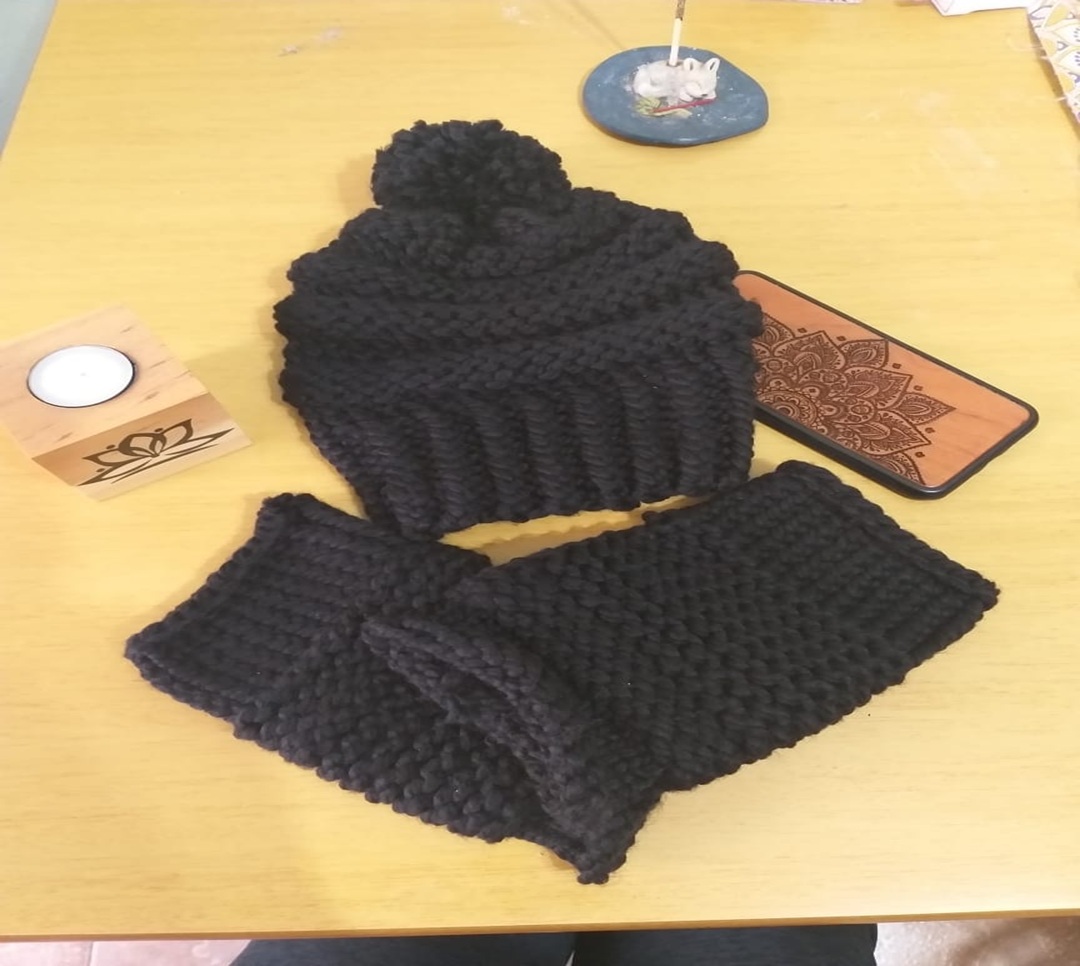 Mitones con gorro negro